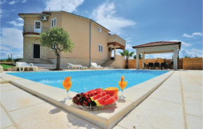 Отель Holiday home Pridraga with Outdoor Swimming Pool 183  Придрага